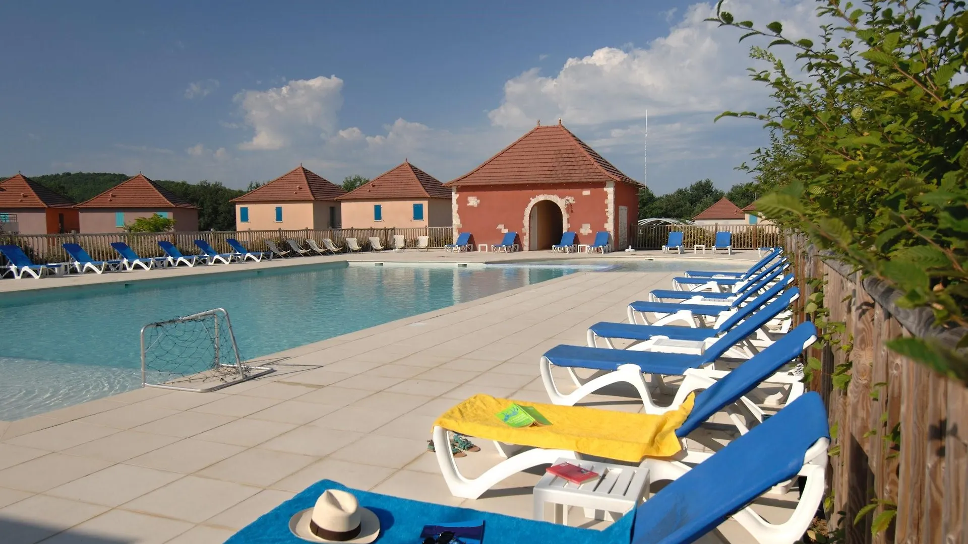 Terres De France - Domaine De Claire Rive Hotel Prayssac Holiday park